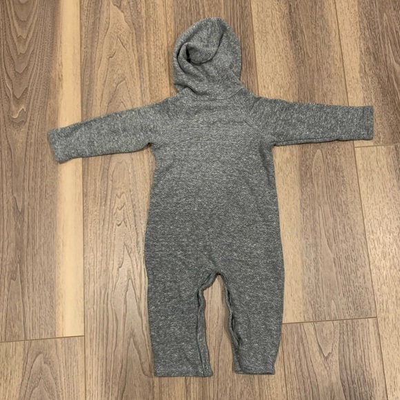 Splendid Baby Sweatshirt Sweatpant One Piece Set - Picture 2 of 3
